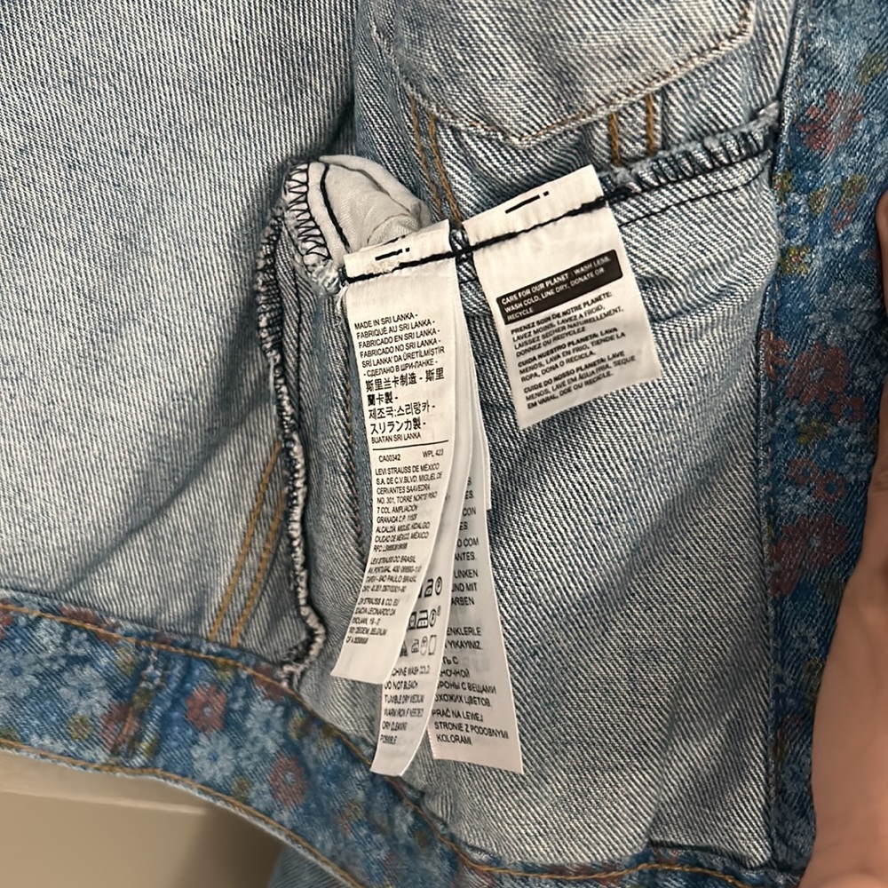 Levi’s Jean jacket - Picture 7 of 13